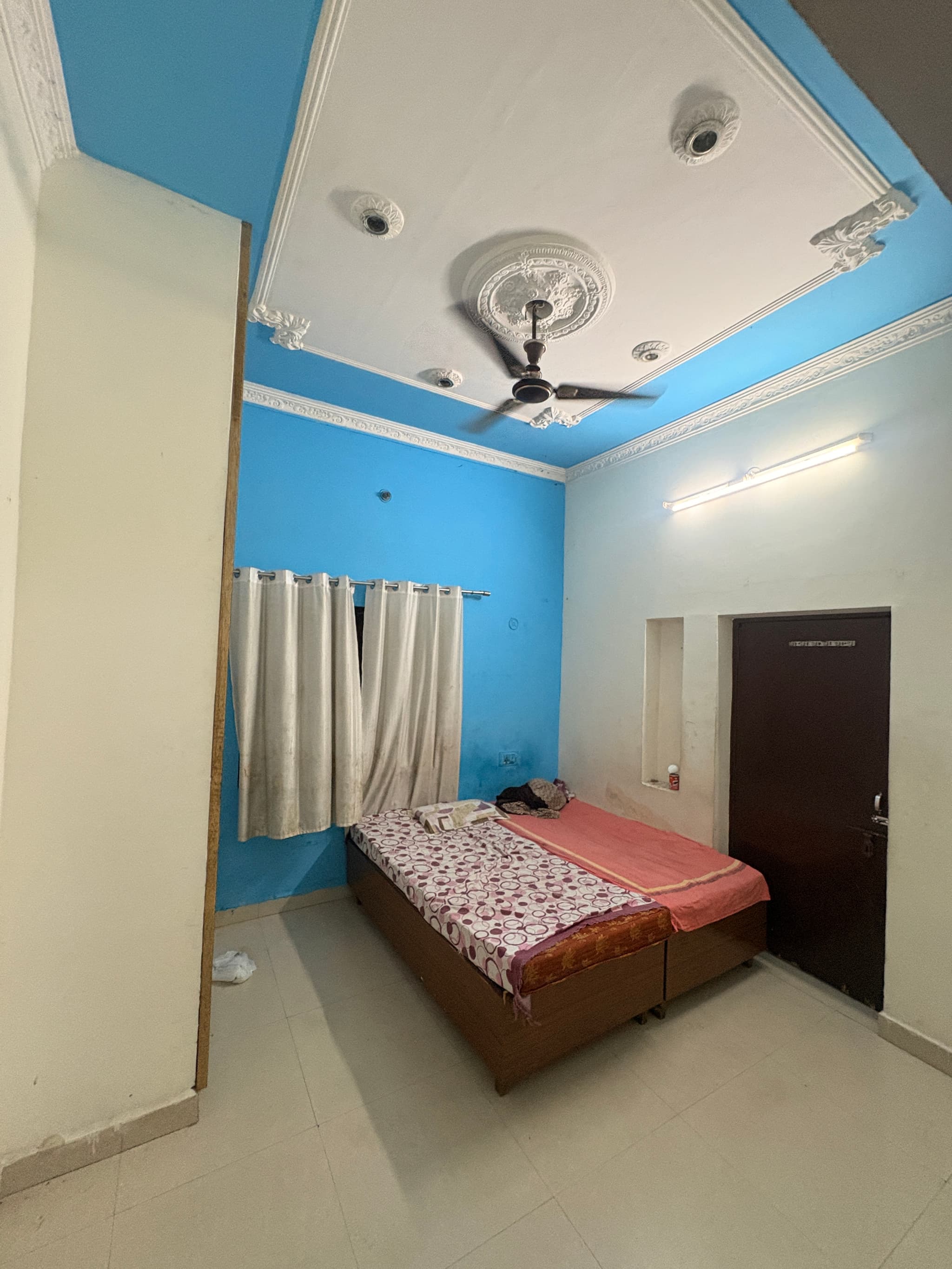 Room near Graphic era hill university
